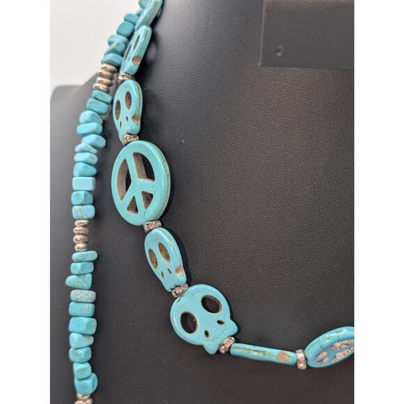 Howlite Dyed Turquoise Skull Peace Sign Chip Bead Mixed Jewelry Lot - Picture 2 of 8